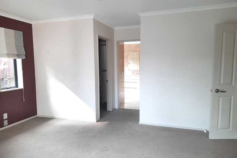 Photo of property in 4 Middlefield Drive, East Tamaki Heights, Auckland, 2016