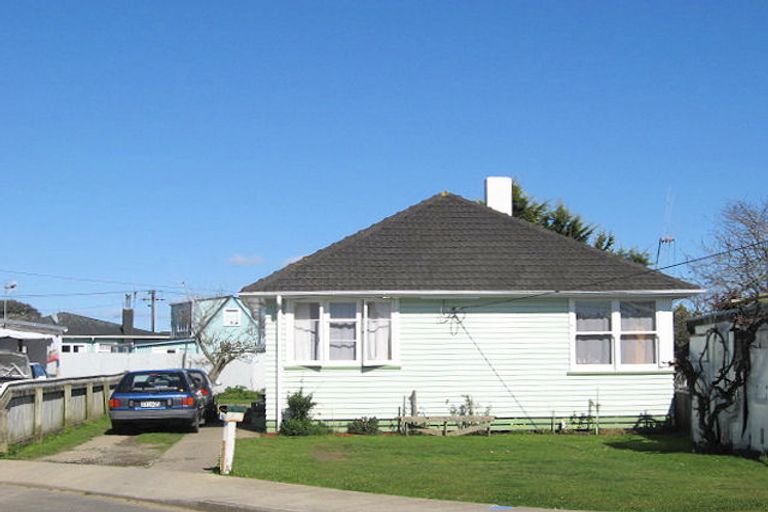 Photo of property in 18 Miro Street, Levin, 5510