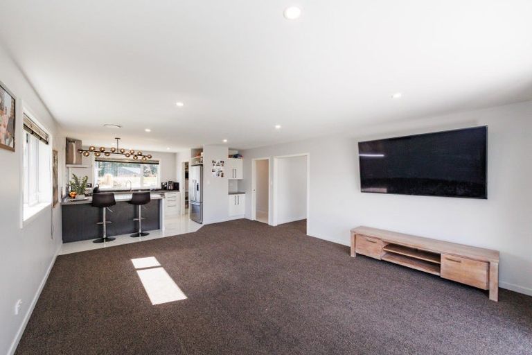 Photo of property in 47 Atlantic Drive, Fitzherbert, Palmerston North, 4410