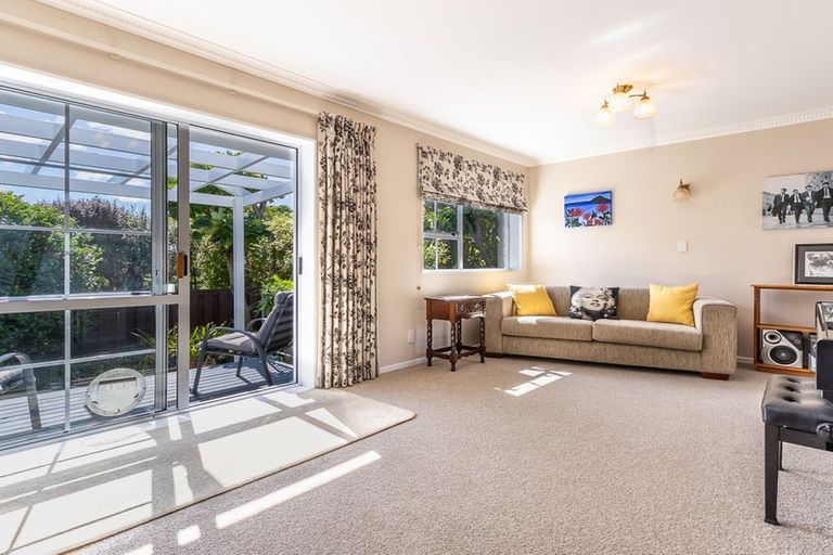 Photo of property in 10 Rosebank Grove, Waikanae, 5036