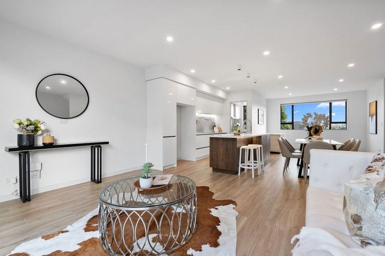 Photo of property in 4b Fowler Street, Northcote, Auckland, 0627