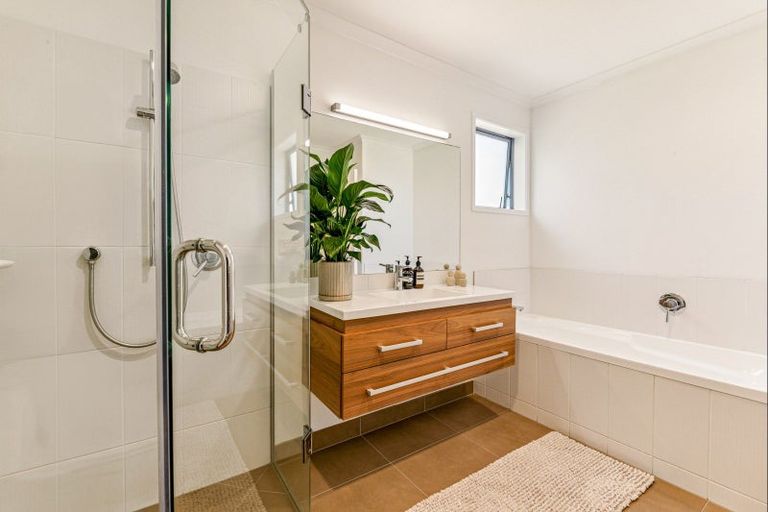 Photo of property in 11a Church Street, Northcote Point, Auckland, 0627