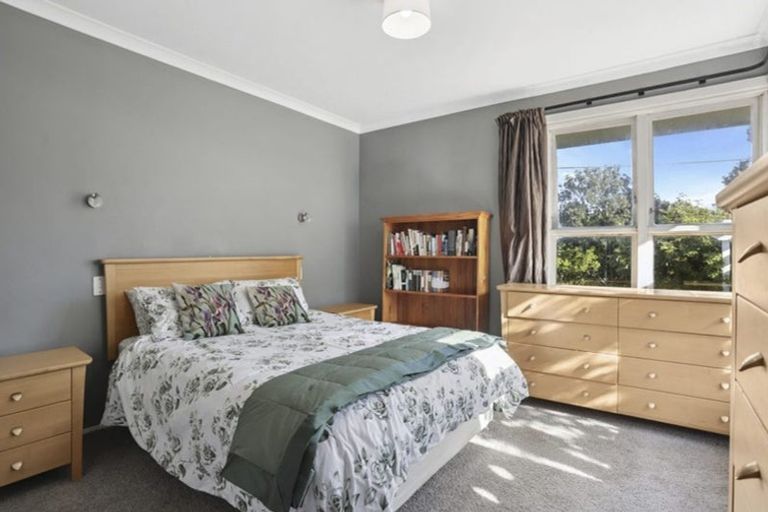 Photo of property in 15 Kingdale Road, Henderson, Auckland, 0610