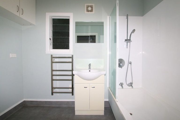 Photo of property in 41 Derwent Crescent, Titirangi, Auckland, 0604