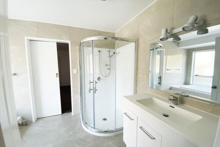 Photo of property in 14 Caldbeck Rise, Northpark, Auckland, 2013