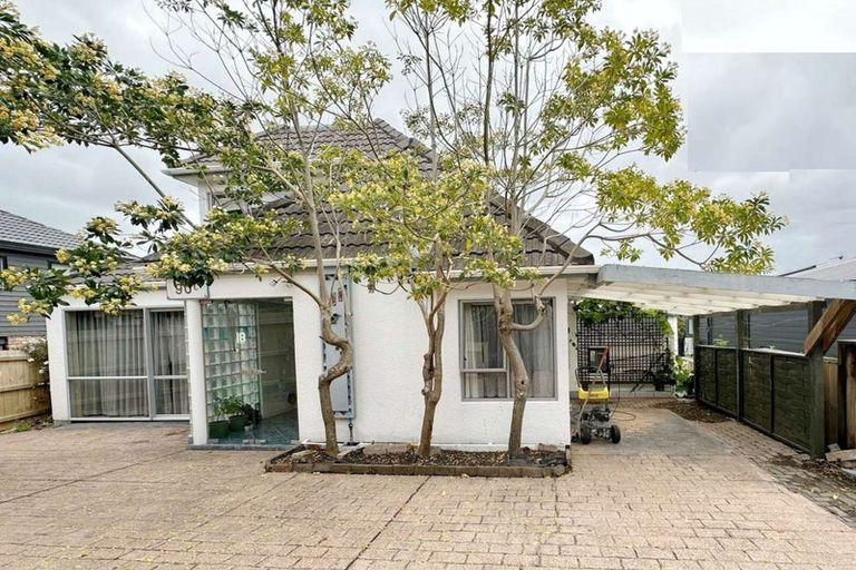 Photo of property in 3/90 Aberdeen Road, Campbells Bay, Auckland, 0620