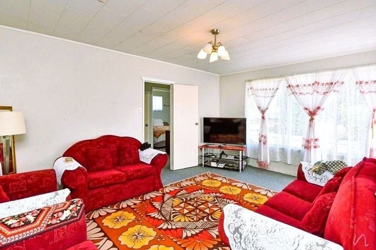 Photo of property in 8 Staverton Crescent, Mangere, Auckland, 2022