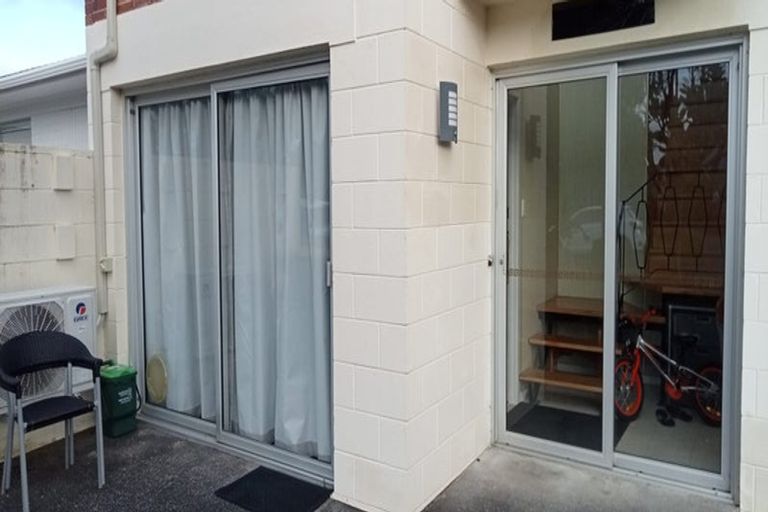 Photo of property in 1/21 Mcbreen Avenue, Northcote, Auckland, 0627