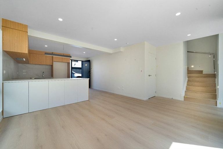 Photo of property in 7/16 Hewlett Road, Massey, Auckland, 0614
