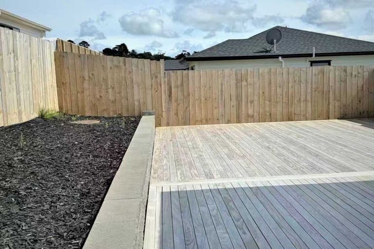 Photo of property in 12 William Calvert Drive, Swanson, Auckland, 0614