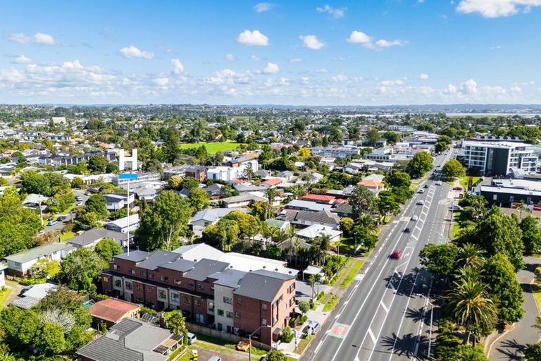 Photo of property in 500f Te Atatu Road, Te Atatu Peninsula, Auckland, 0610