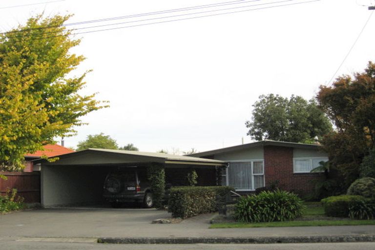 Photo of property in 32 Middlepark Road, Sockburn, Christchurch, 8042