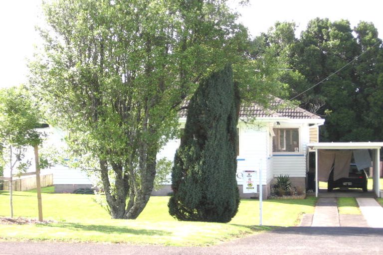 Photo of property in 4 Covil Avenue, Te Atatu South, Auckland, 0610