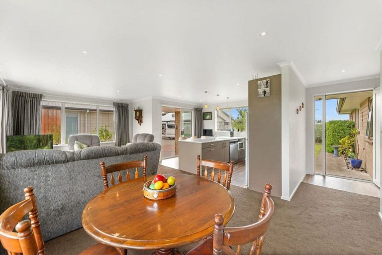 Photo of property in 46 Butterworth Crescent, Papamoa Beach, Papamoa, 3118