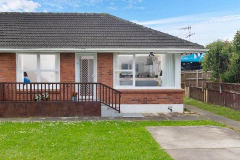 Photo of property in 1/35 Shakespeare Road, Milford, Auckland, 0620