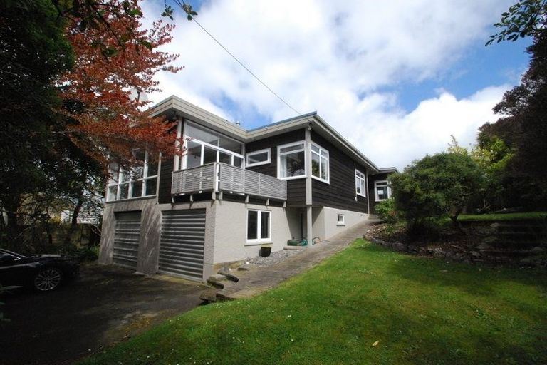 Photo of property in 28 Singers Road, Korokoro, Lower Hutt, 5012