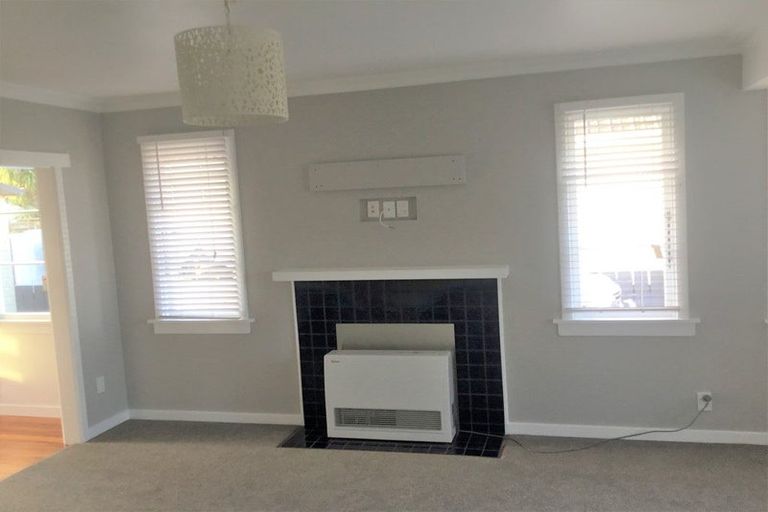 Photo of property in 33 Princes Street, Fitzroy, New Plymouth, 4312