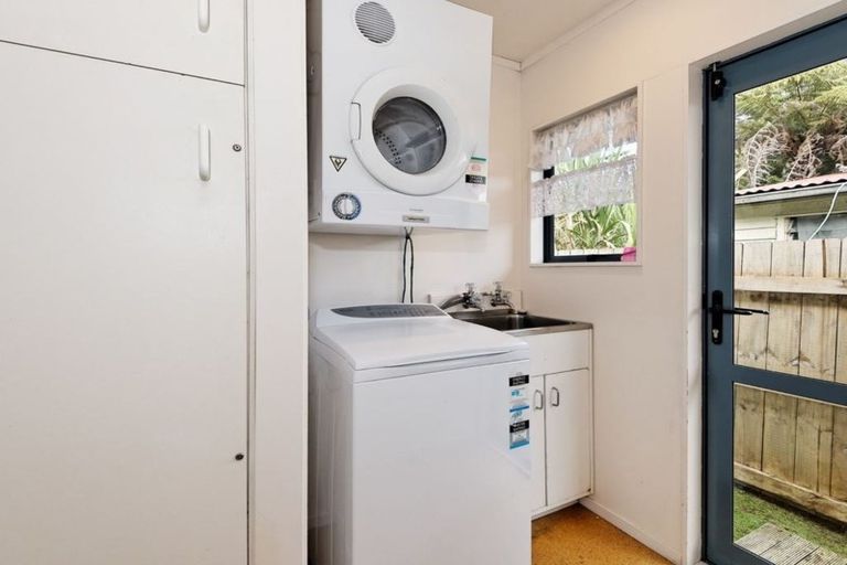 Photo of property in 6a Laura Street, Kelston, Auckland, 0602