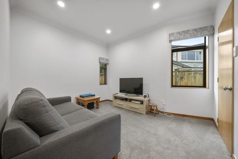 Photo of property in 2 Heritage Place, Terrace End, Palmerston North, 4410