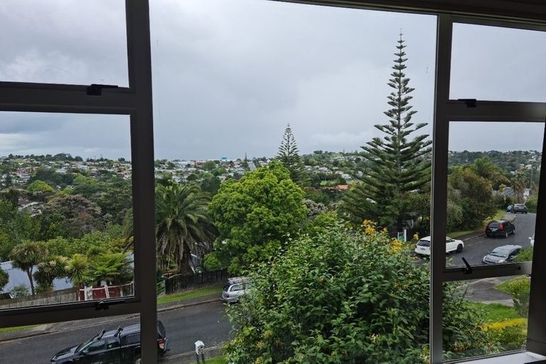 Photo of property in 15 Noeleen Street, Glenfield, Auckland, 0629