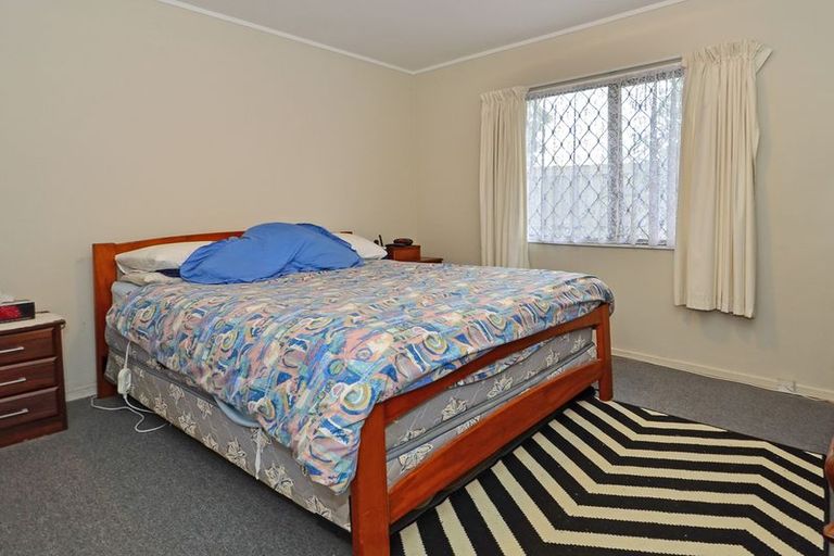 Photo of property in 2/9 Maplesden Drive, Clendon Park, Auckland, 2103