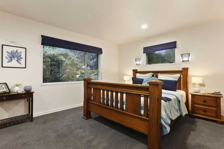 Photo of property in 31 Turanga Road, Henderson Valley, Auckland, 0612