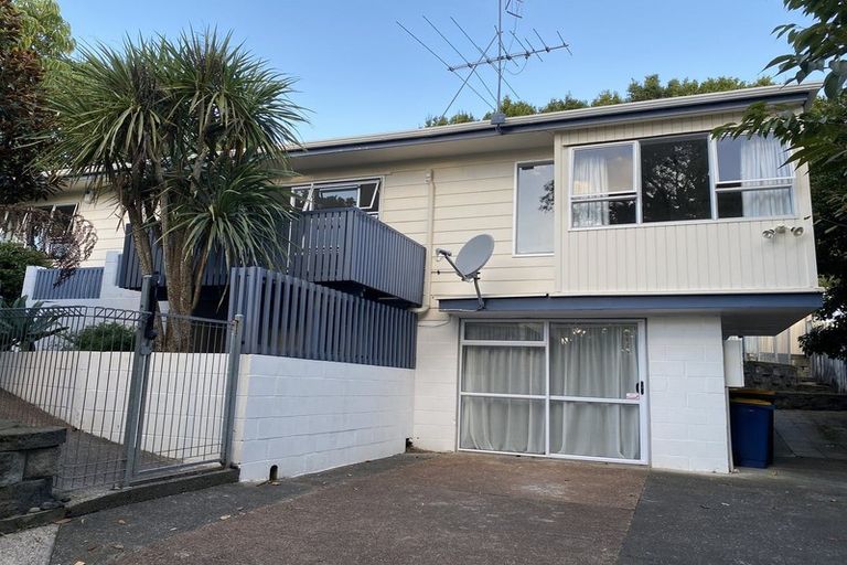 Photo of property in 26 Claverdon Drive, Massey, Auckland, 0614