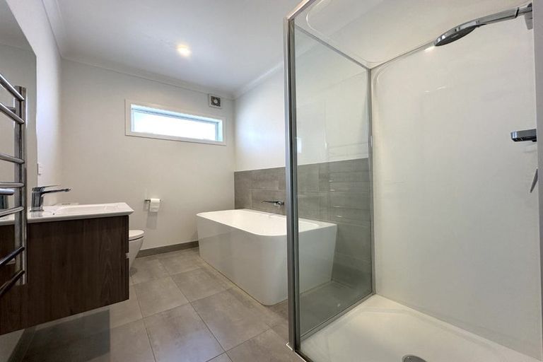 Photo of property in 26b Stottholm Road, Titirangi, Auckland, 0604