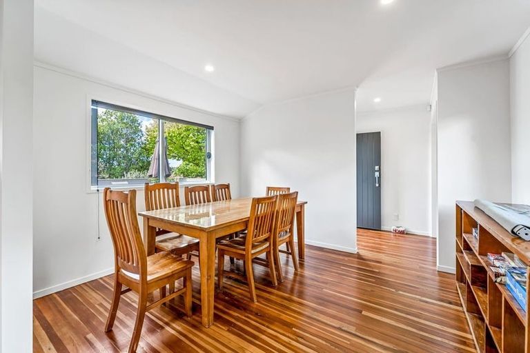 Photo of property in 5 Seabar Place, Glen Eden, Auckland, 0602