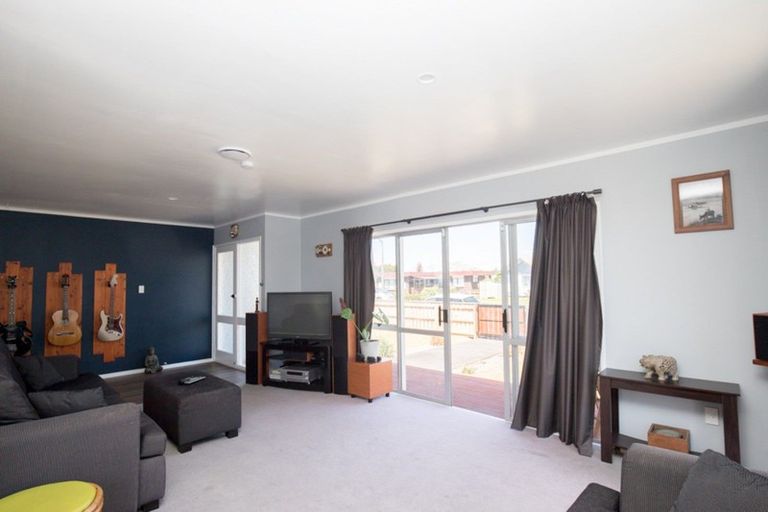 Photo of property in 1 Mcclean Place, Ngatea, 3503