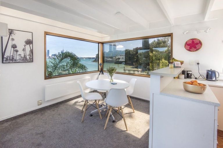 Photo of property in 5 Stanley Point Road, Stanley Point, Auckland, 0624