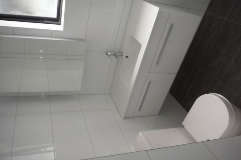 Photo of property in 2/10 Silver Moon Road, Albany Heights, Auckland, 0632