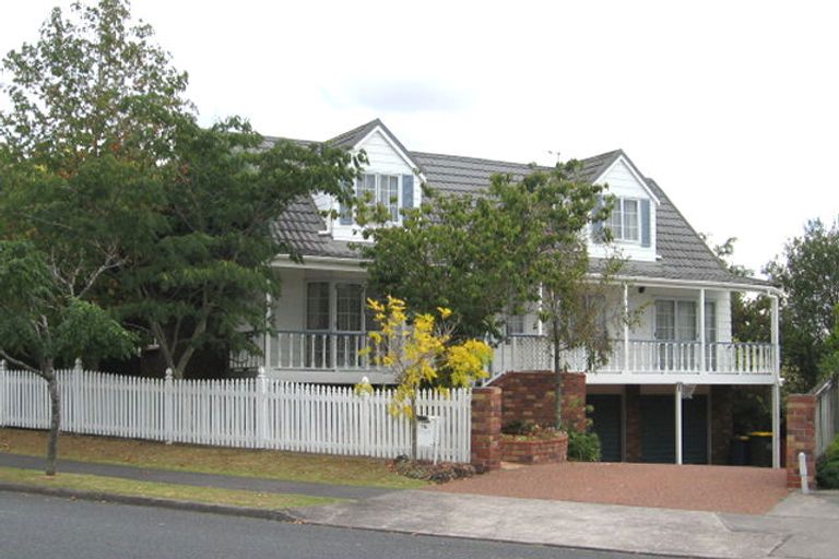 Photo of property in 174 Luckens Road, West Harbour, Auckland, 0618