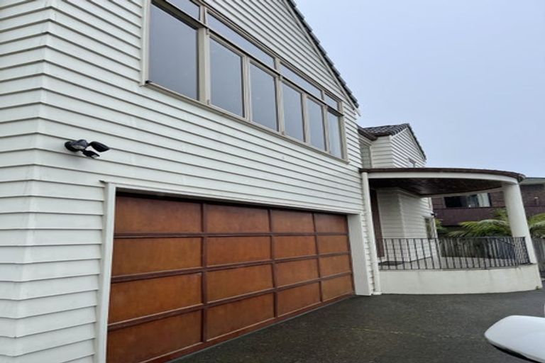 Photo of property in 1/170 East Coast Road, Forrest Hill, Auckland, 0620