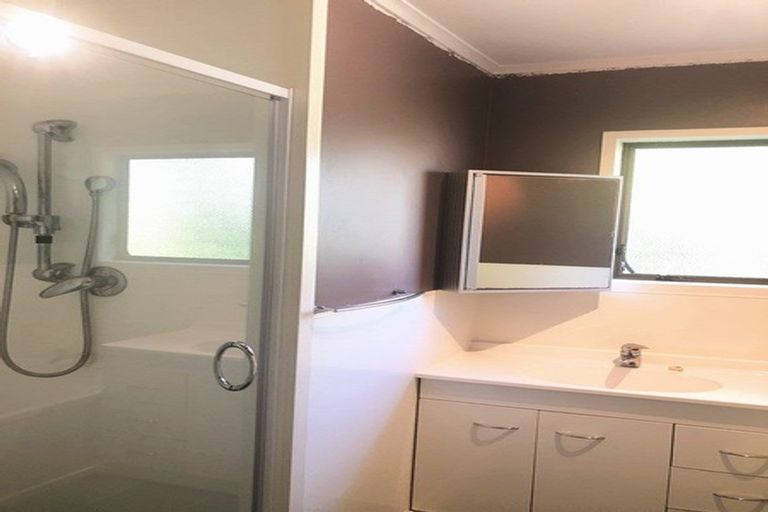 Photo of property in 2 Fairdale Avenue, Red Hill, Papakura, 2110