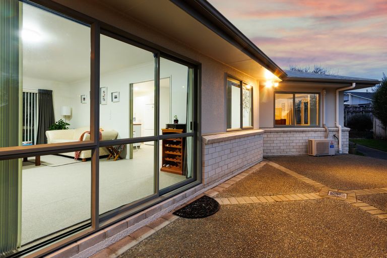 Photo of property in 63 Pacific Drive, Fitzherbert, Palmerston North, 4410