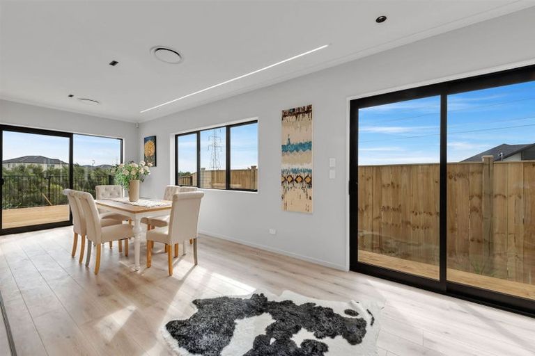 Photo of property in 30 Ballyalton Crescent, Flat Bush, Auckland, 2019