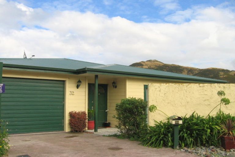 Photo of property in 32 Jordan Street, Island Bay, Wellington, 6023