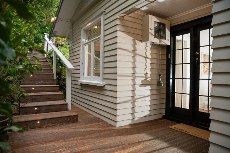 Photo of property in 184 Wadestown Road, Wadestown, Wellington, 6012