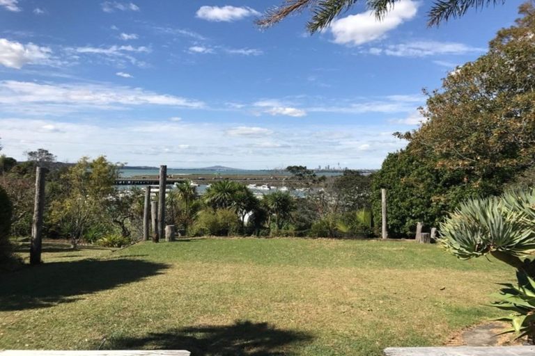 Photo of property in 42 Covil Avenue, Te Atatu South, Auckland, 0610