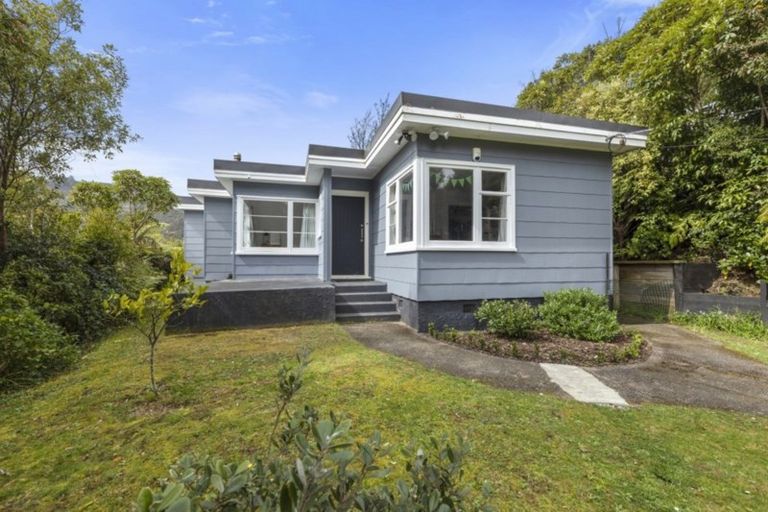 Photo of property in 13 Kopara Grove, Stokes Valley, Lower Hutt, 5019