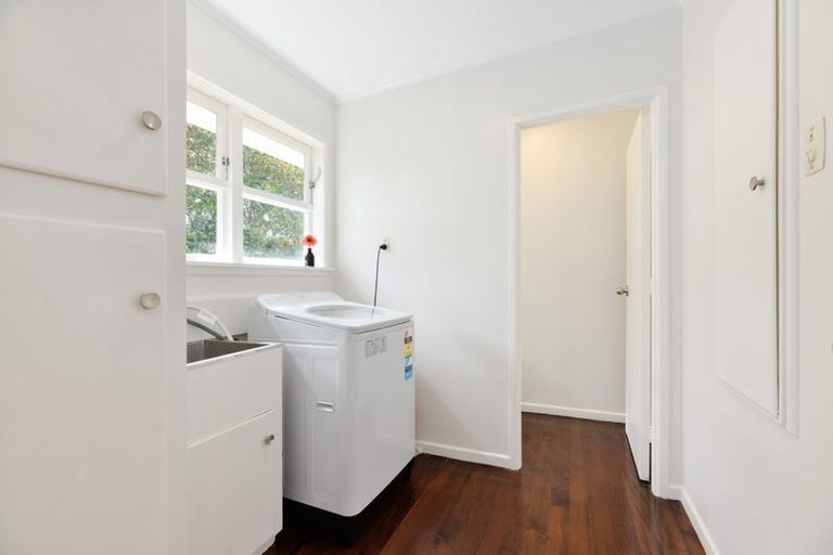 Photo of property in 37 Awaroa Road, Sunnyvale, Auckland, 0612