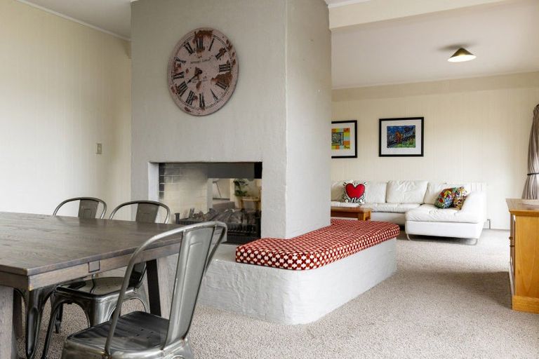 Photo of property in 817 Acacia Bay Road, Acacia Bay, Taupo, 3330