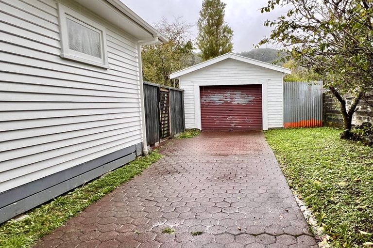 Photo of property in 7 Hay Street, Wainuiomata, Lower Hutt, 5014