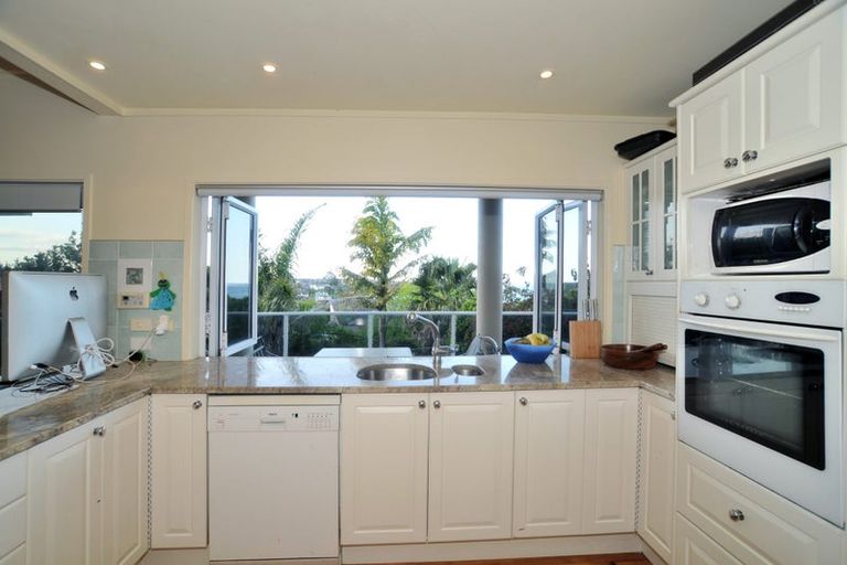 Photo of property in 31 Rothesay Bay Road, Rothesay Bay, Auckland, 0630