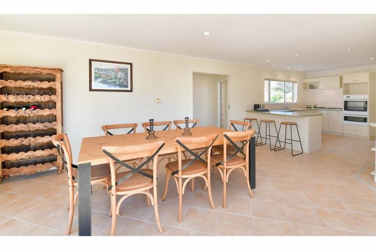 Photo of property in 168 Centreway Road, Orewa, 0931