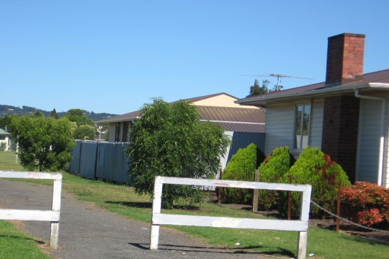 Photo of property in 2/26 Brains Road, Kelston, Auckland, 0602