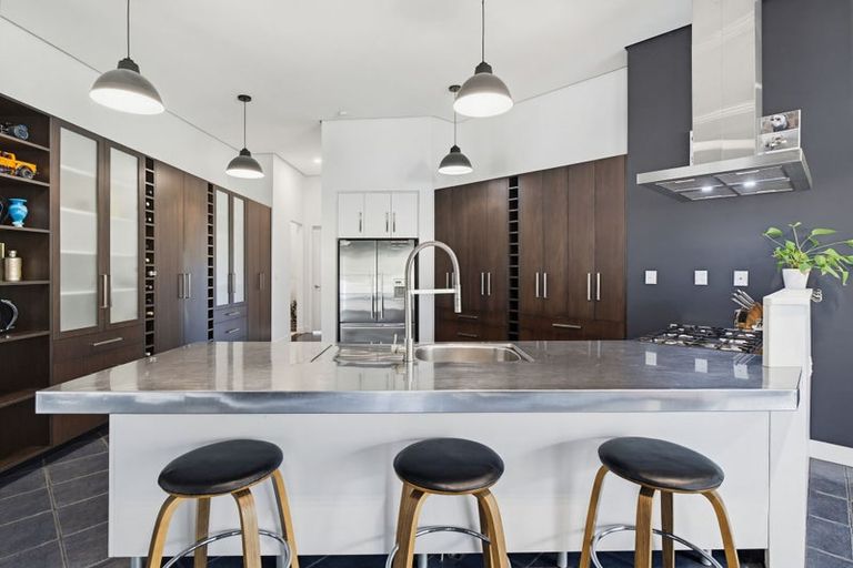 Photo of property in 334 Aokautere Drive, Aokautere, Palmerston North, 4471