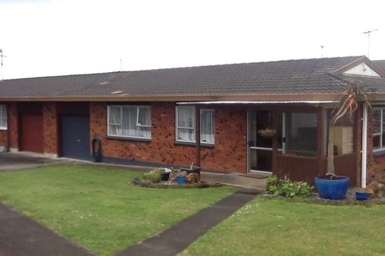 Photo of property in 1/6 Sunshine Place, Papakura, 2110