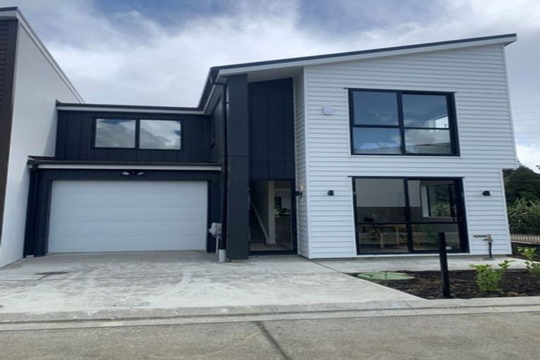 Photo of property in 7 Whawhaki Lane, Kumeu, 0810